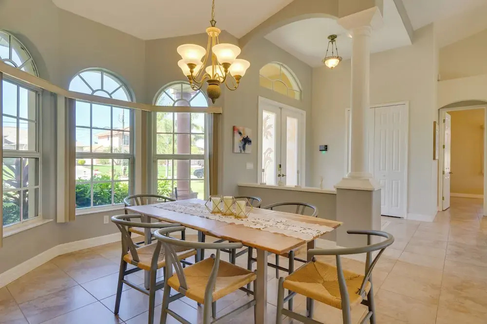 WFH and Relax by Pool Chic Cape Coral Villa