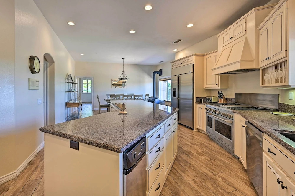 Luxe Vista Getaway w/ Private Pool & Hot Tub!
