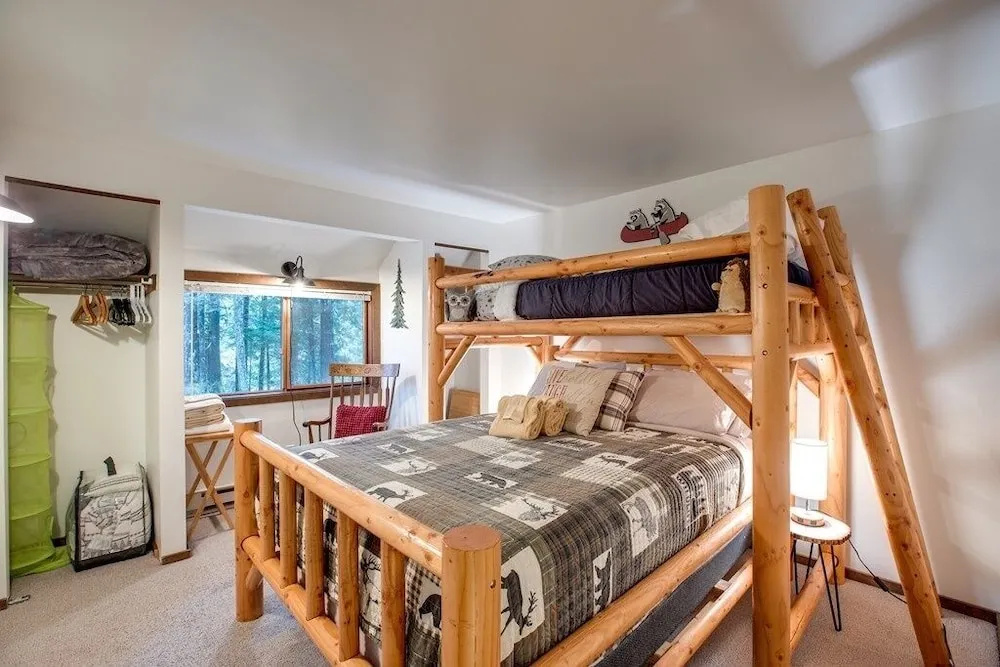 06sw - Fireplace - W/d - Kitchen - Sleeps 7 2 Bedroom Home by RedAwning