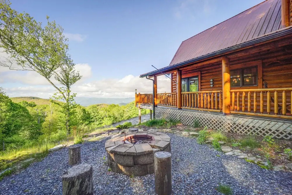 Stunning Cabin w/ Fire Pit in Banner Elk!