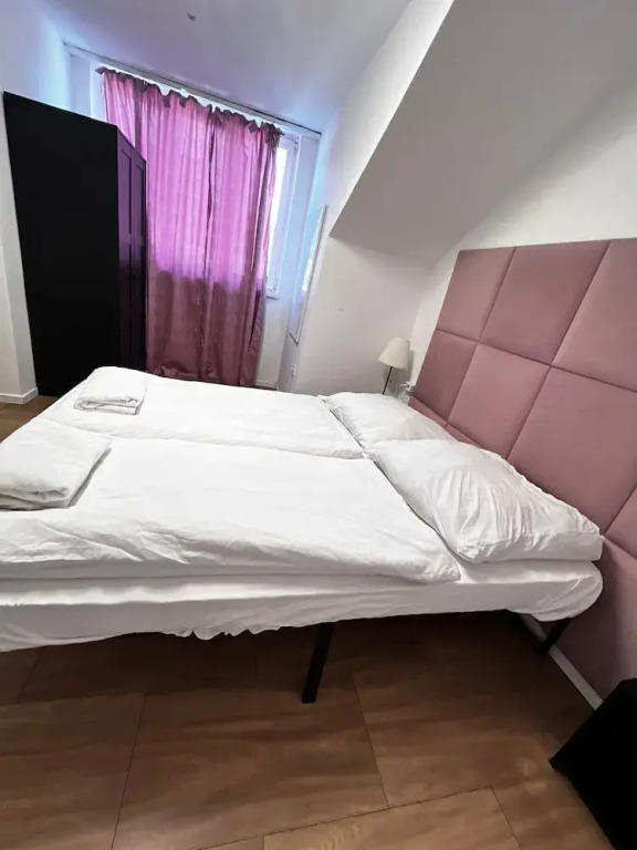 Beautiful 2BR Apt Near U6 Schoepfwerk