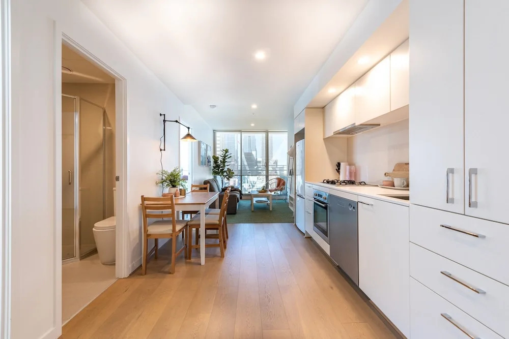 Stylish city views CBD 2 bed 2 bath