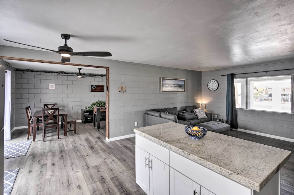Centrally Located Gem With Laughlin Strip Views!