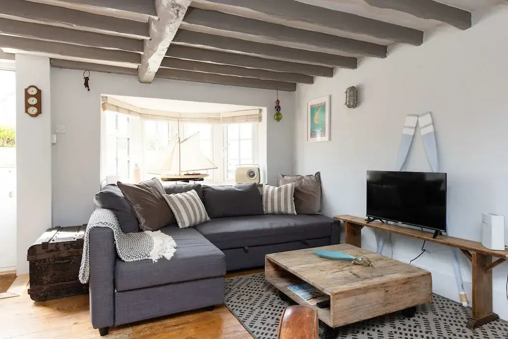 Cosy Character Cottage by the Sea