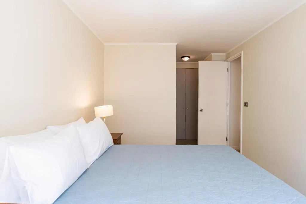 Urban Red 2BR W/ Wifi, Tv, Pool & Gym