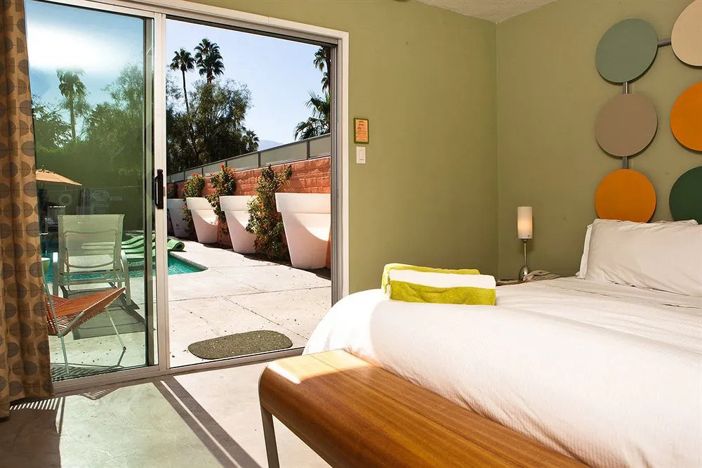 Inndulge - Iconic Gay Men's Resort