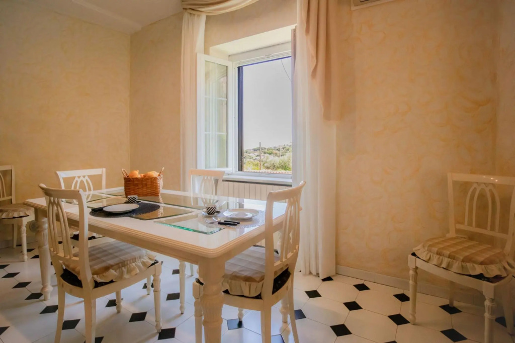 Three-room apartment with sunrise view from the sea-Mare In Vista