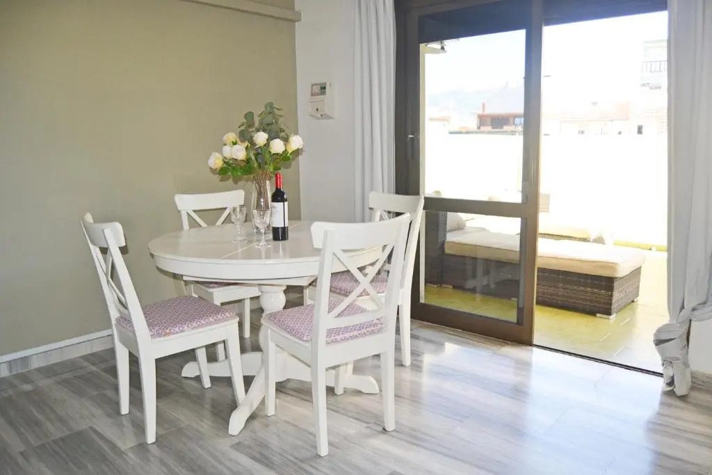 2 BEDROOM 2 BATHROOM APARTMENT in the heart of Fuengirola with big terrace and free parking space close to beach