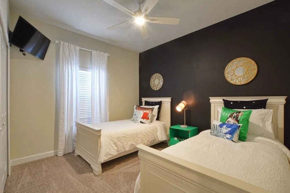 Storey Lake-5 Bedroom Townhome W/spashpool-1613st Townhouse