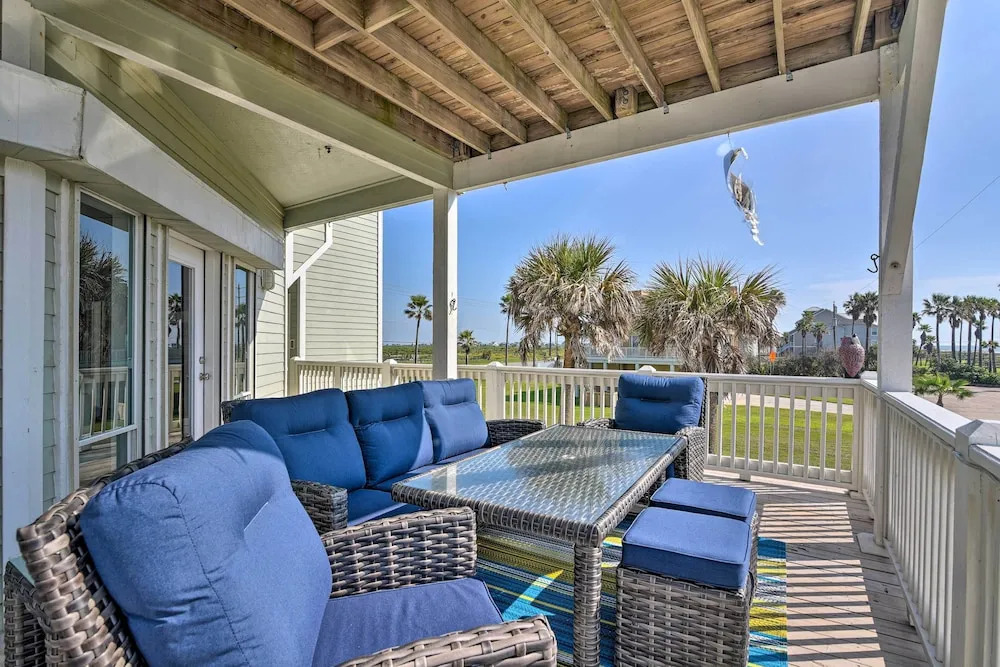 Ocean-View Kahala Beach Bliss Home in Galveston