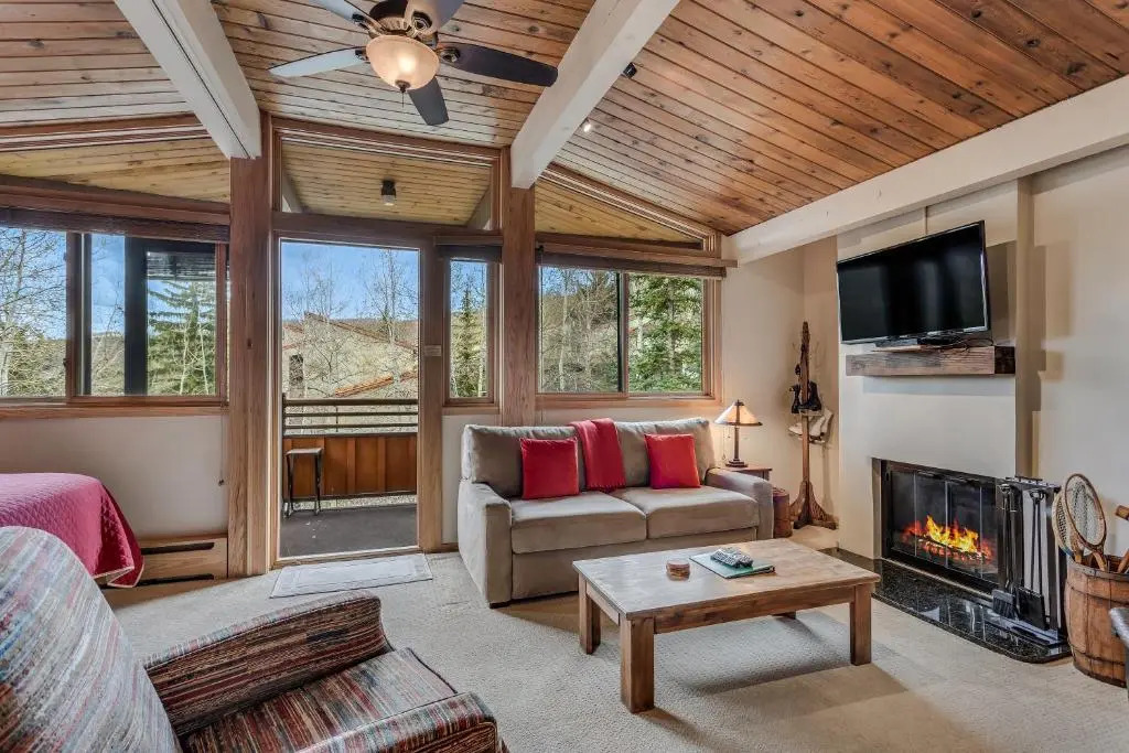 Laurelwood Condominiums Studio Premier Unit 309
