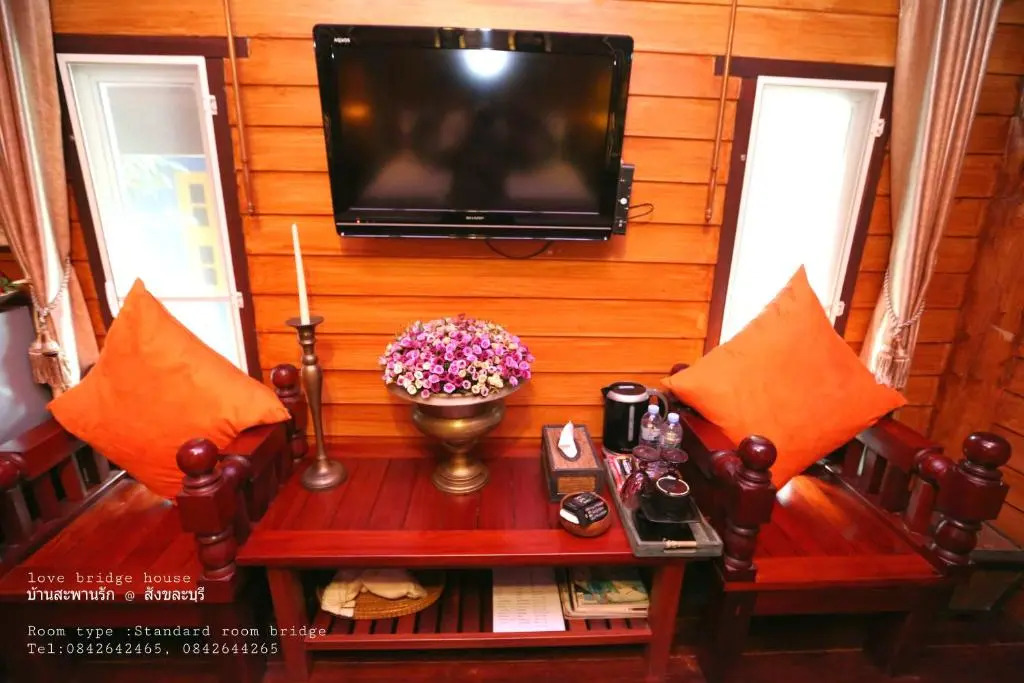 Love Bridge House บ้านสะพานรัก