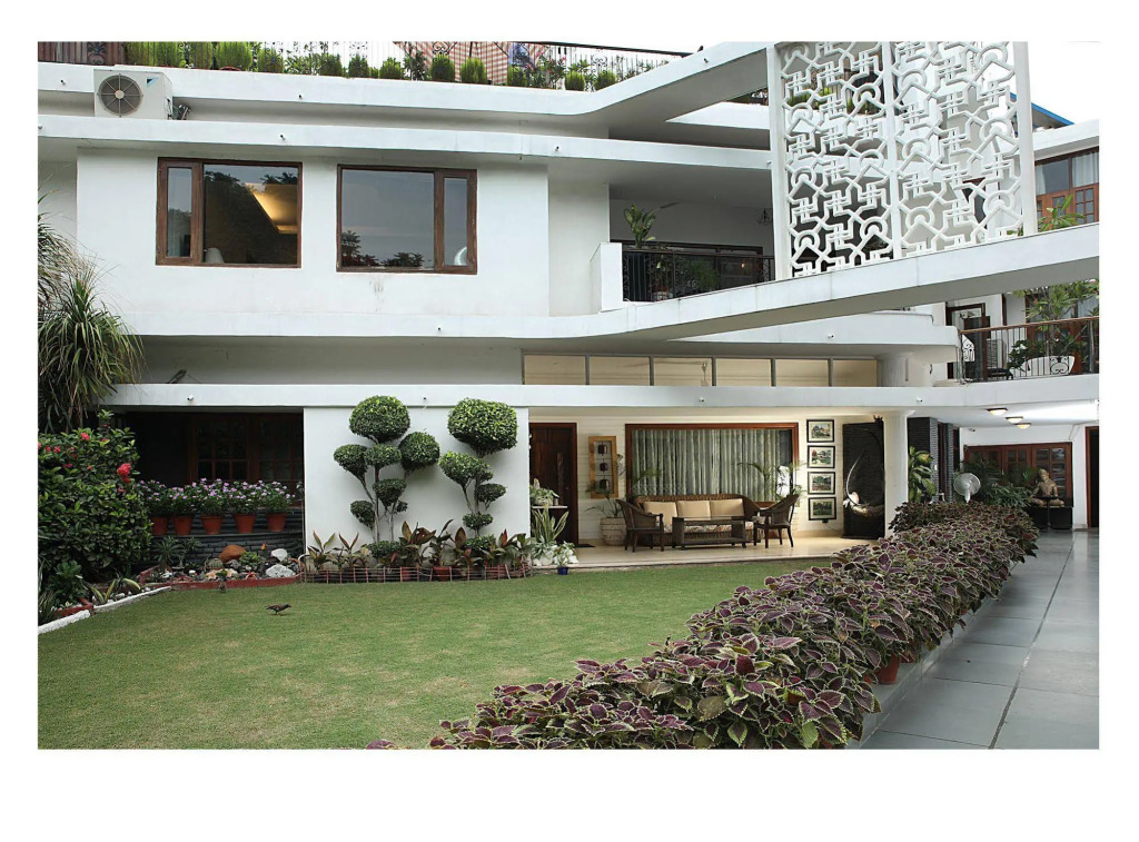 Ahuja Residency Golf Links