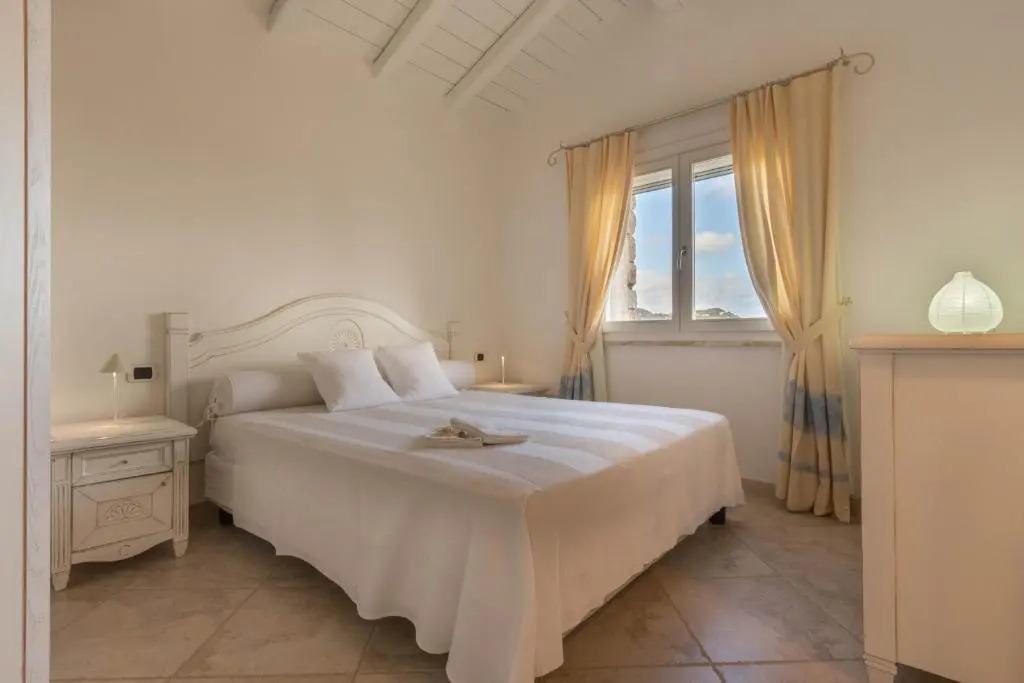 Villa Bougainvillea con piscina e giardino privato a pochi passi dal mare