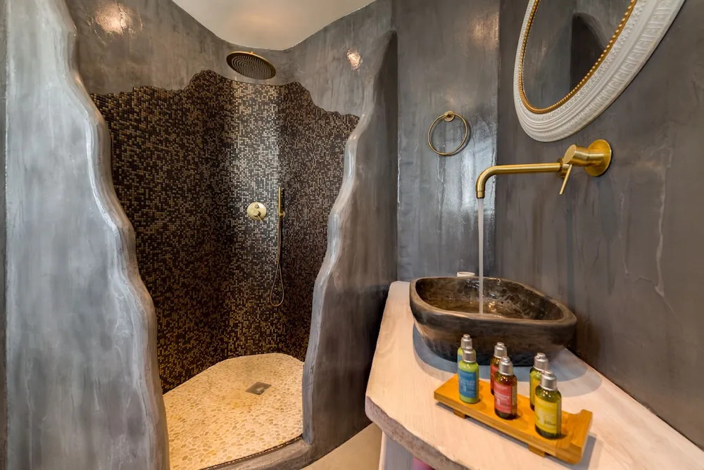 ArmonOia Luxury Caves