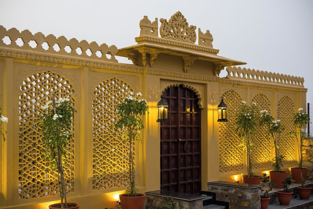 ELIVAAS Amber Royale 3 BHK with Pvt Pool