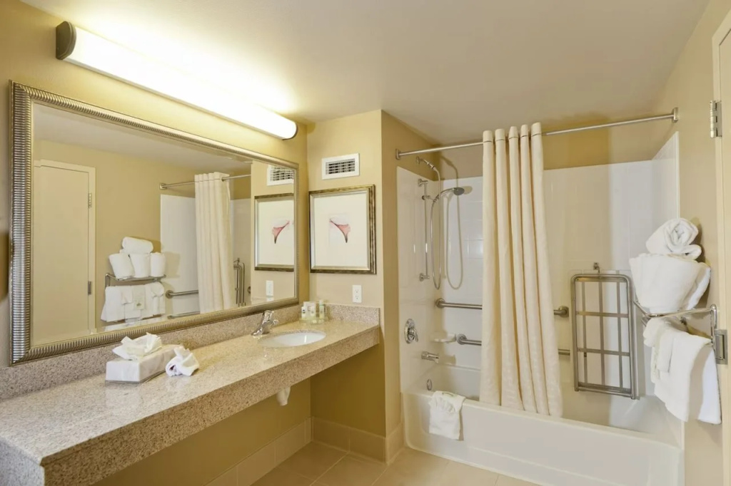 Holiday Inn & Suites - Barstow by IHG