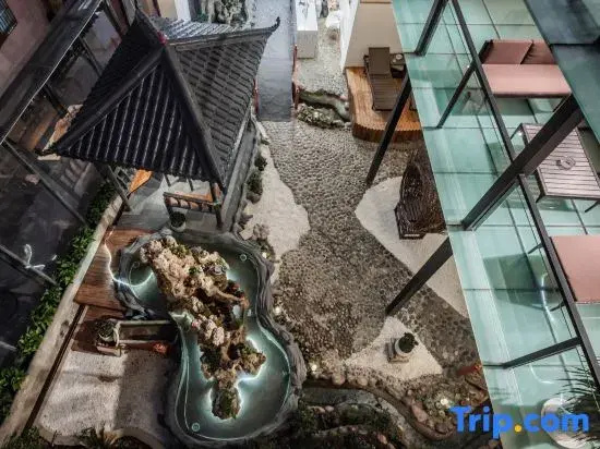 Jiuge Light Luxury Homestay(Dali Old City Erhai Store)