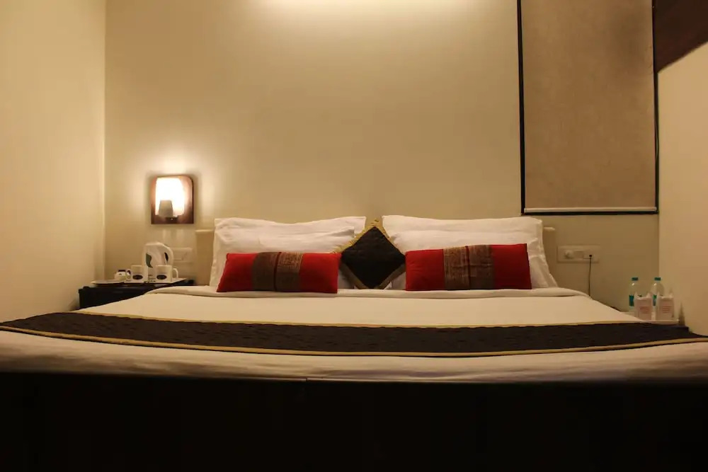 Hotel R K Palace - Simple Stay Royal Comfort