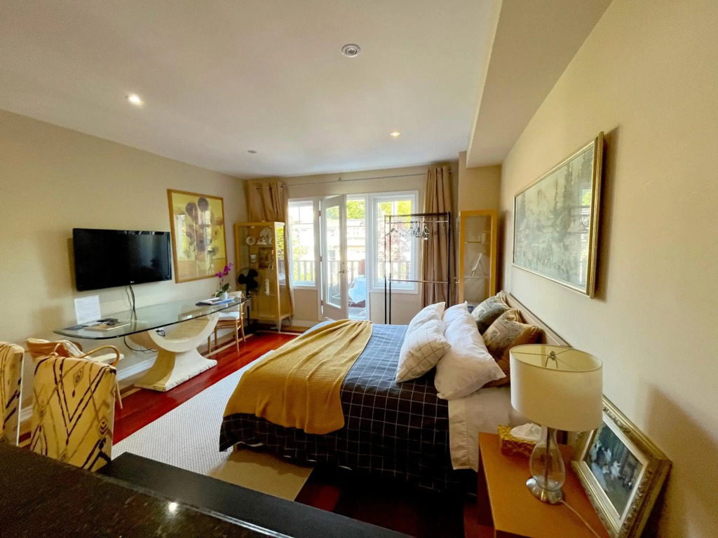Stunning Studio in the Beaches