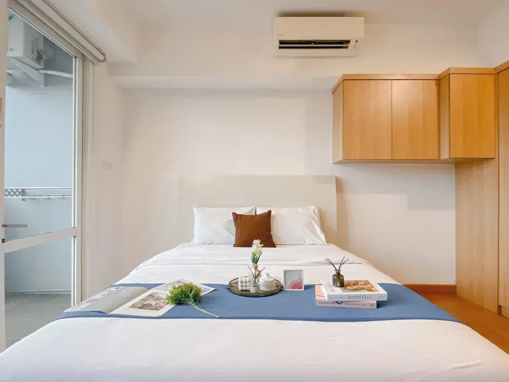 Warm Neutral Look Studio Apartment Ambassade Kuningan