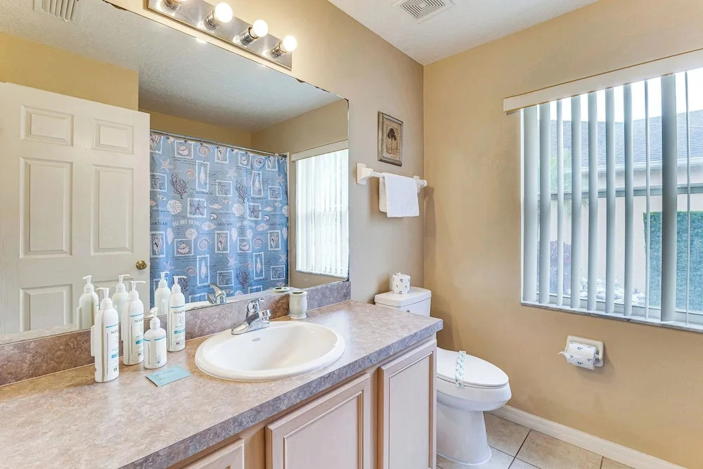 11 Mi to Disney! Family Haven w/ Poolside Oasis