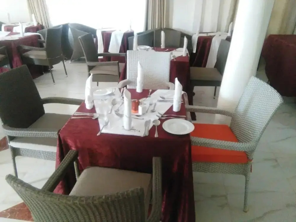 DHE Jomels Hotel