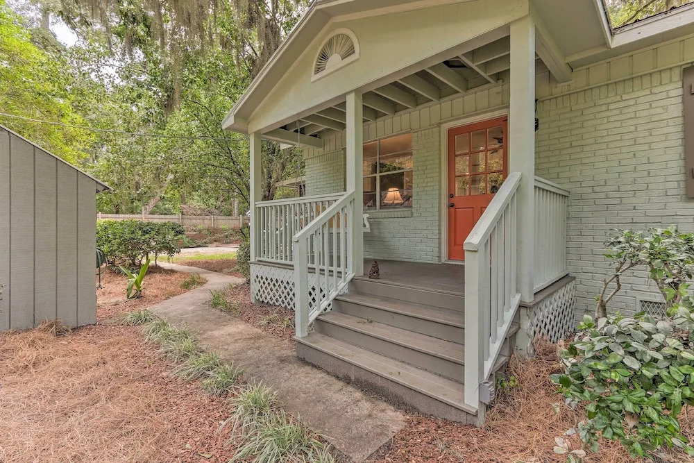 1 Mi to Old Town Bluffton: Home w/ Screened Porch