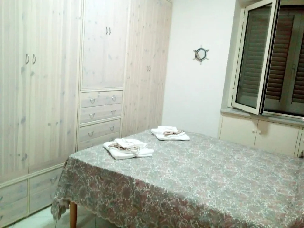 2 bedrooms appartement at Gaeta 300 m away from the beach with enclosed garden