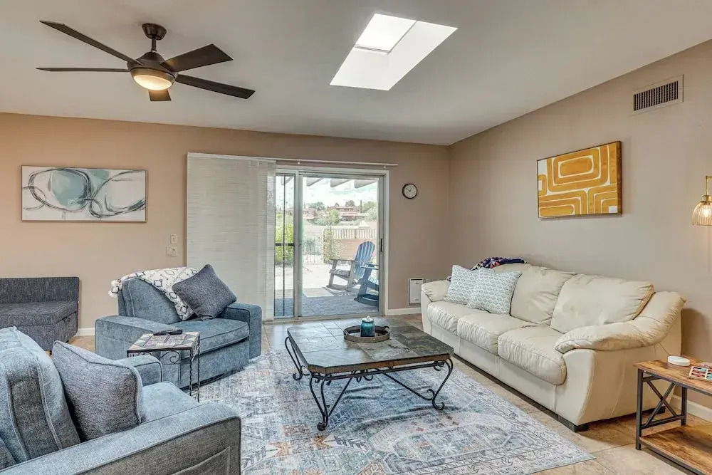 Quiet Townhome w/ Mountain Views in Green Valley