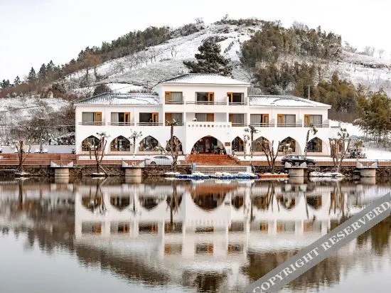 Zhi Lan Qiu Lakeside Homestay