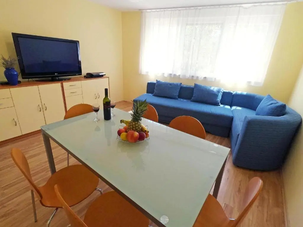 SOLARIS Modern & Comfortable Apartments with Free Private Parking