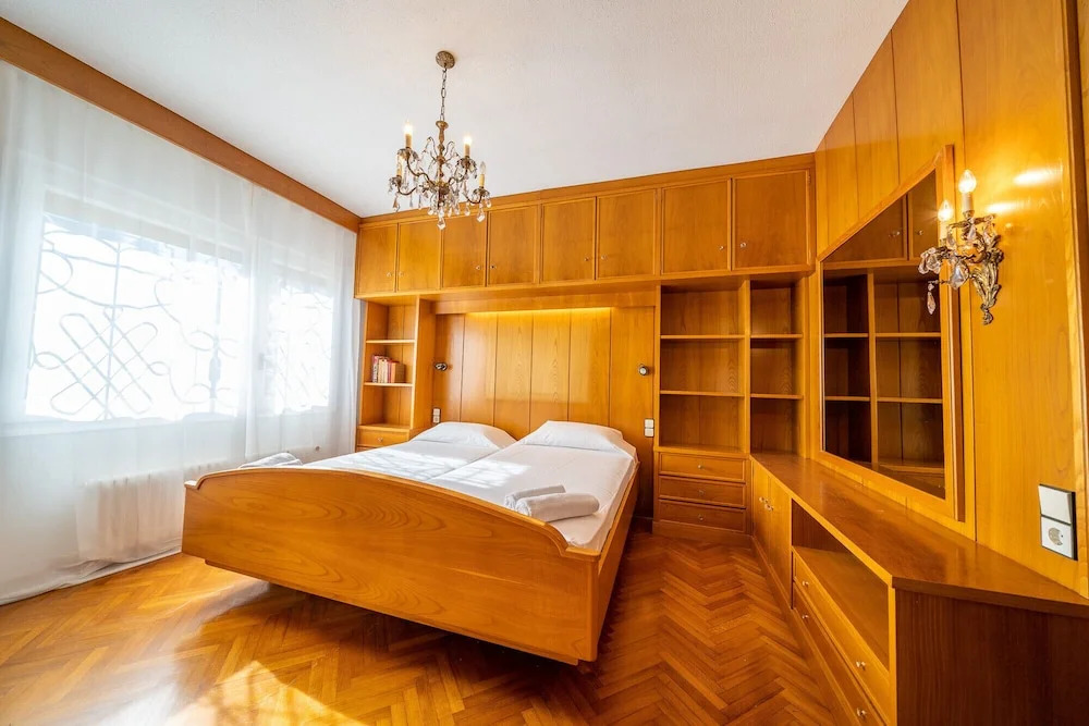 HomeHolidaysRentals Fragance Apartment