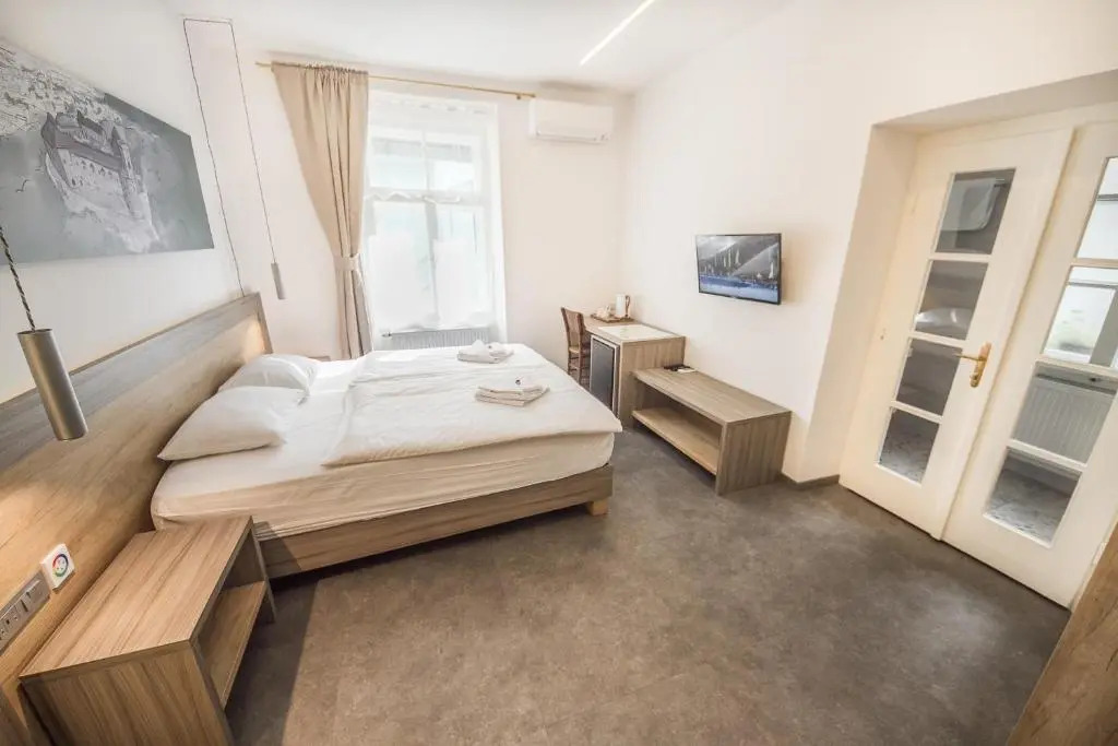 OH Apartments & Rooms