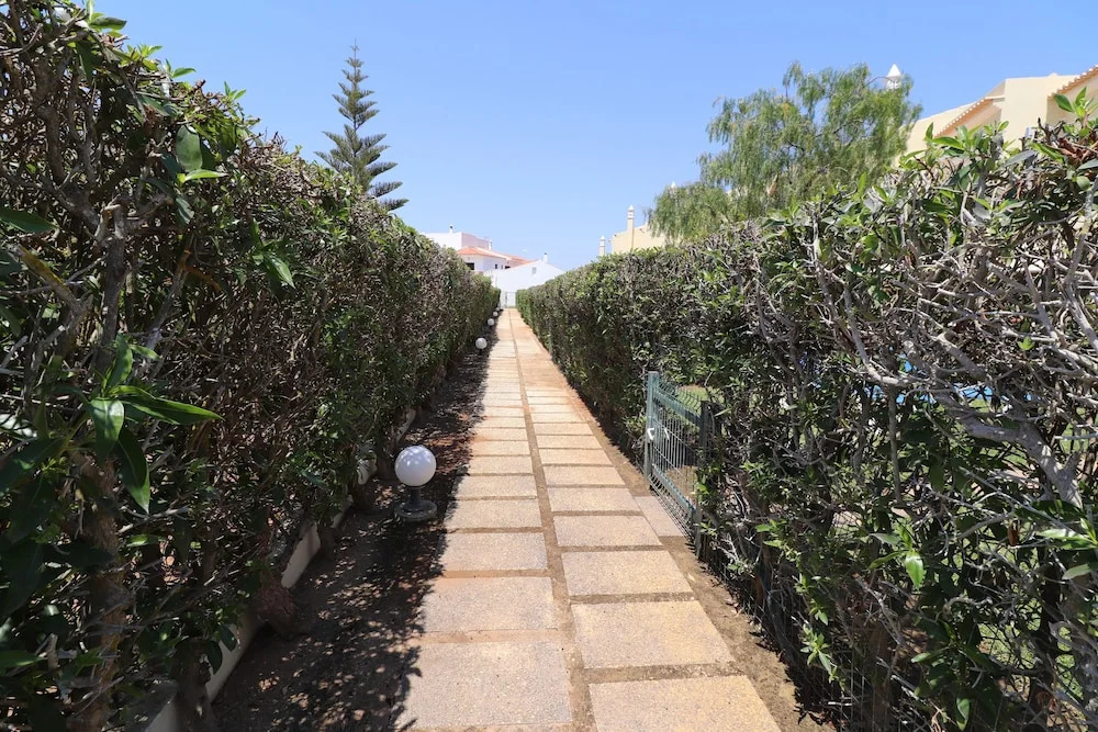 3-bed Townhouse With Pool in Albufeira Balaia