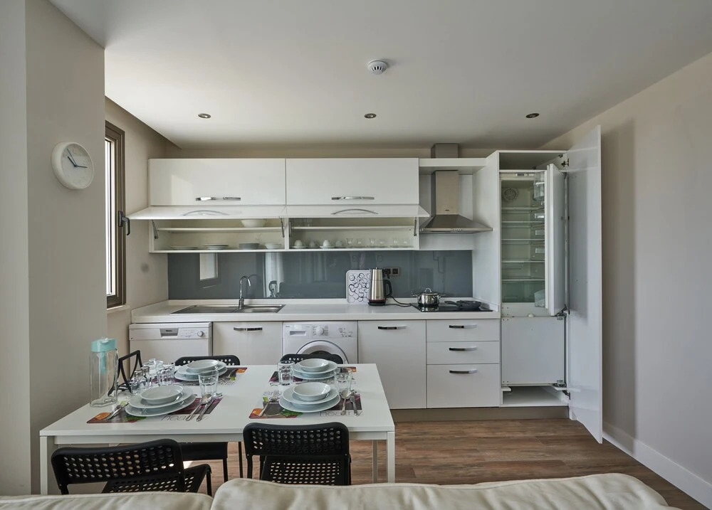 Lara Suite's