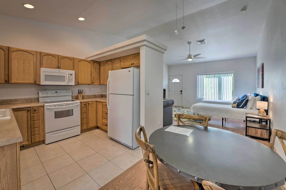 Pool & Game Room: Pet-friendly Lake Havasu Gem