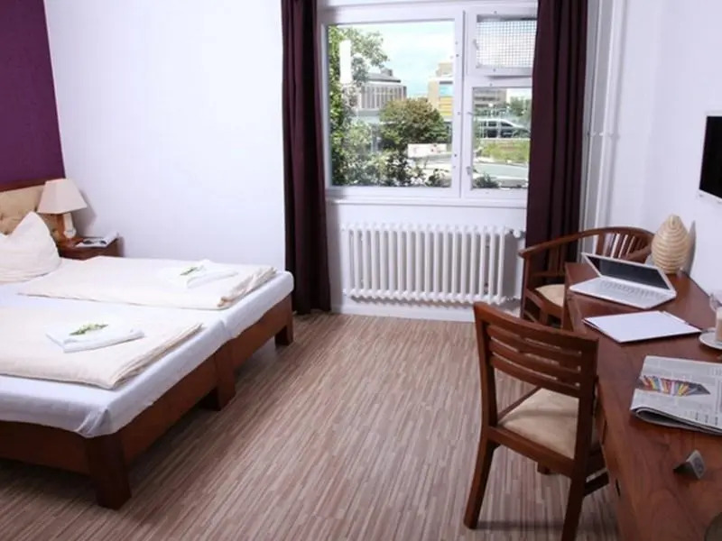 Main Station Hotel & Hostel