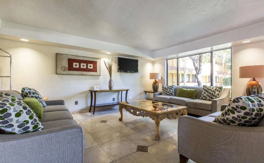 Quality Inn & Suites Bakersfield