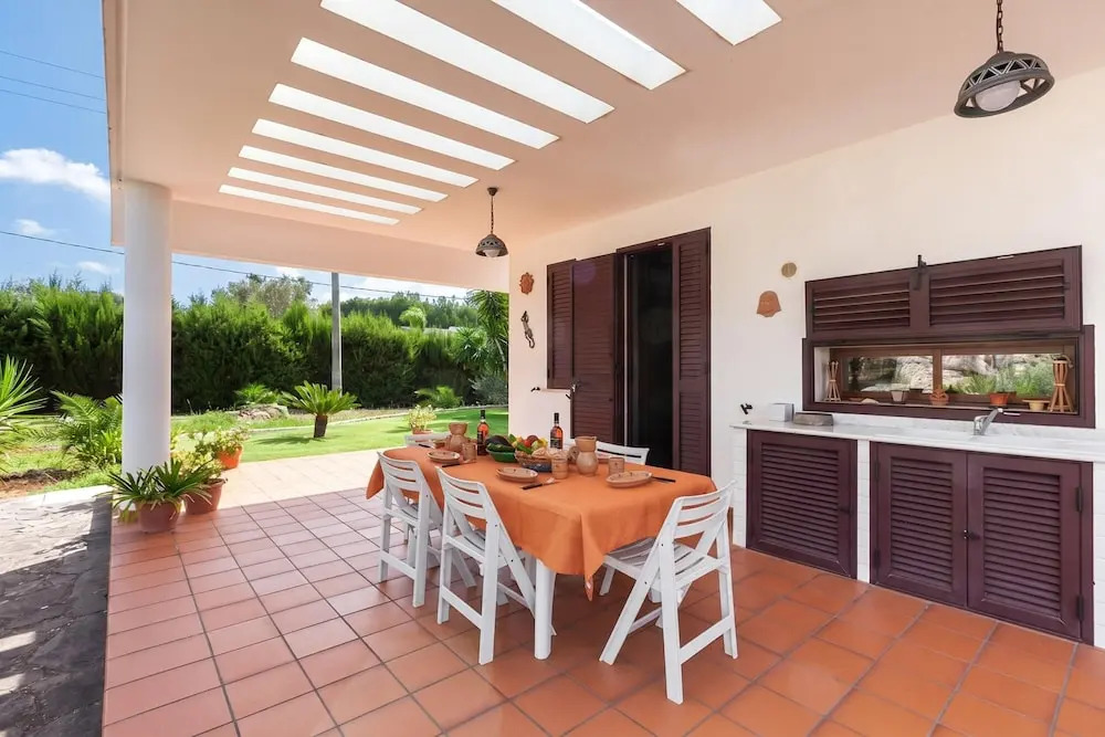 Villa Menhir with pool garden and tennis - Happy Rentals