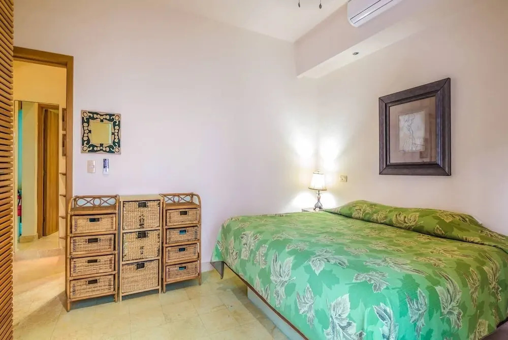 Charming 1 BR Between 5th Avenue and the Beach