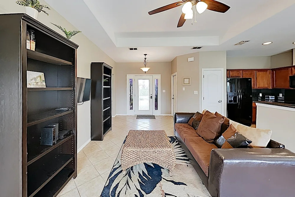 Lovely Laguna Vista Getaway W/ Pools & Tennis 2 Bedroom Home
