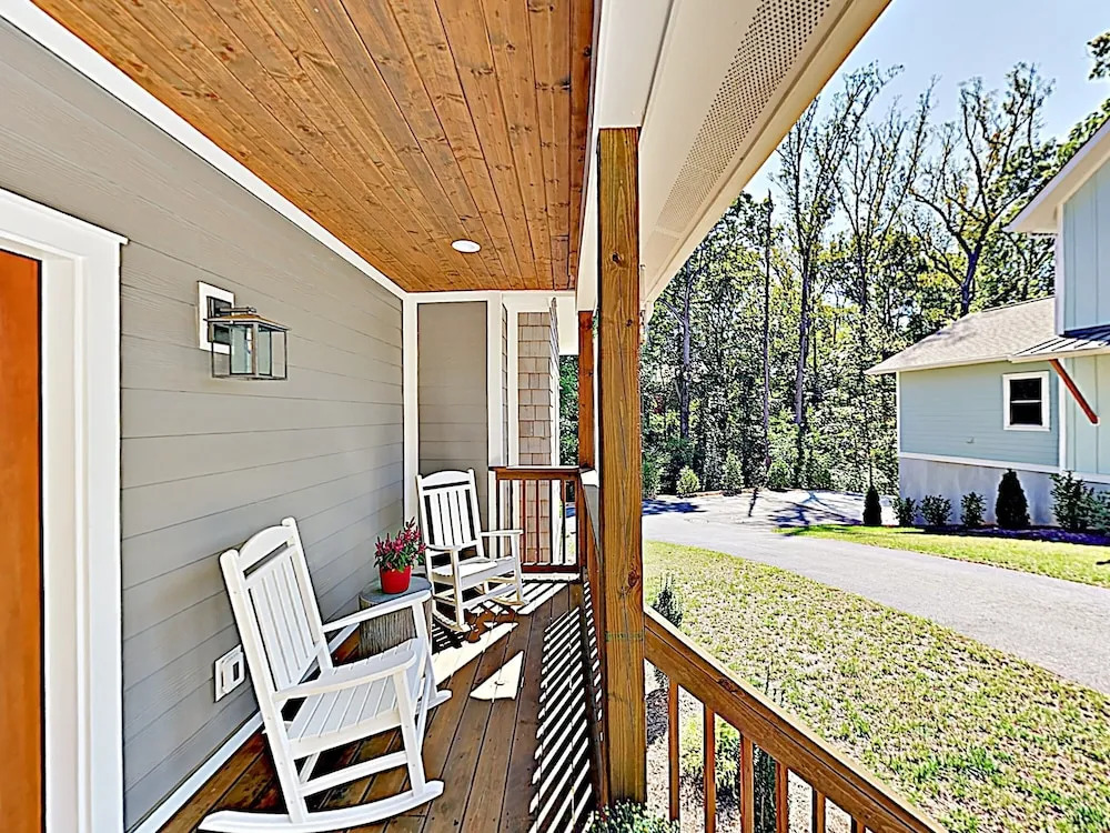 New Listing! Weaver: A Modern Lake Louise Gem 4 Bedroom Home