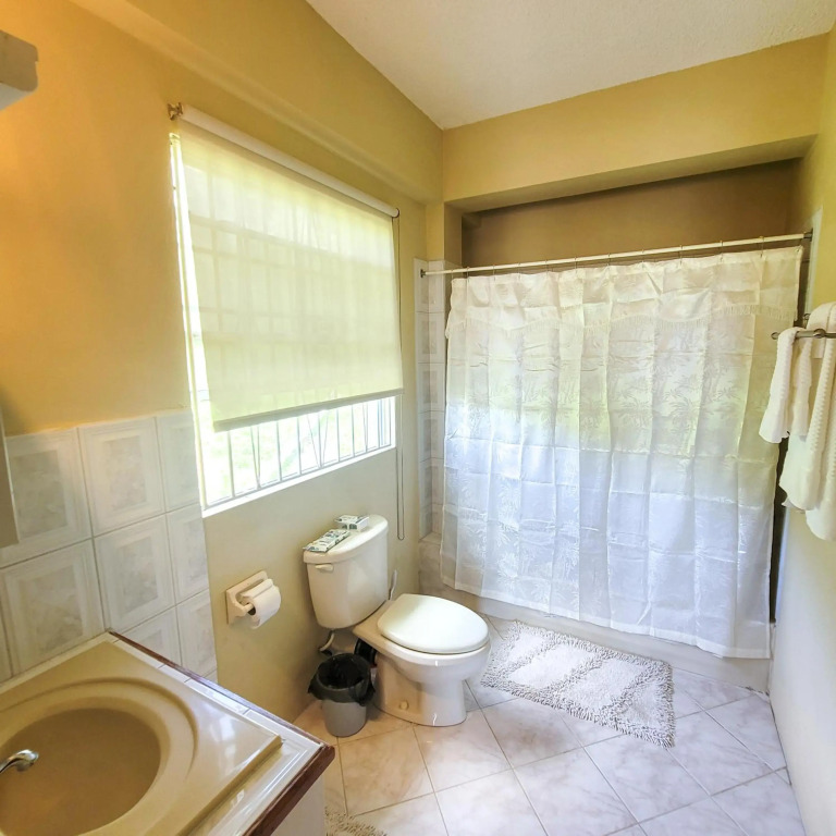 Venance Grand Yer apt 2 Enjoys Sea Views in Rodney Heights