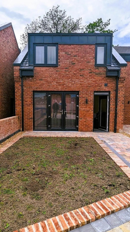 Lovely Modernist 4 Bed House