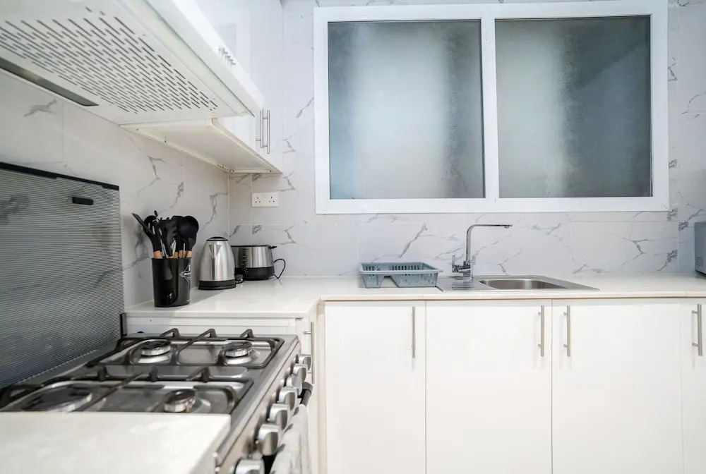 Tanin - Modern Spacious 1BR Apartment With 2 Balconies