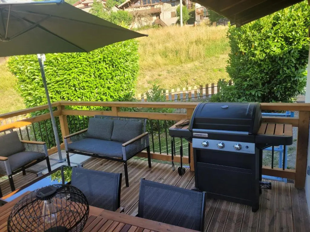 gîte du ruisseau 80m2, maison entière au calme, 2 chambres 2 salles de bain avec terrasse et garage
