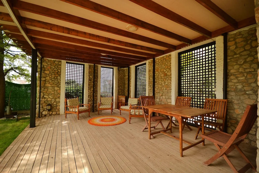 OVA7900 Villa Nail 2 Bedrooms