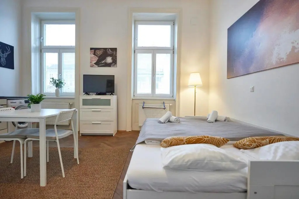 Nice Studio Close To Metro III (Adults Only)