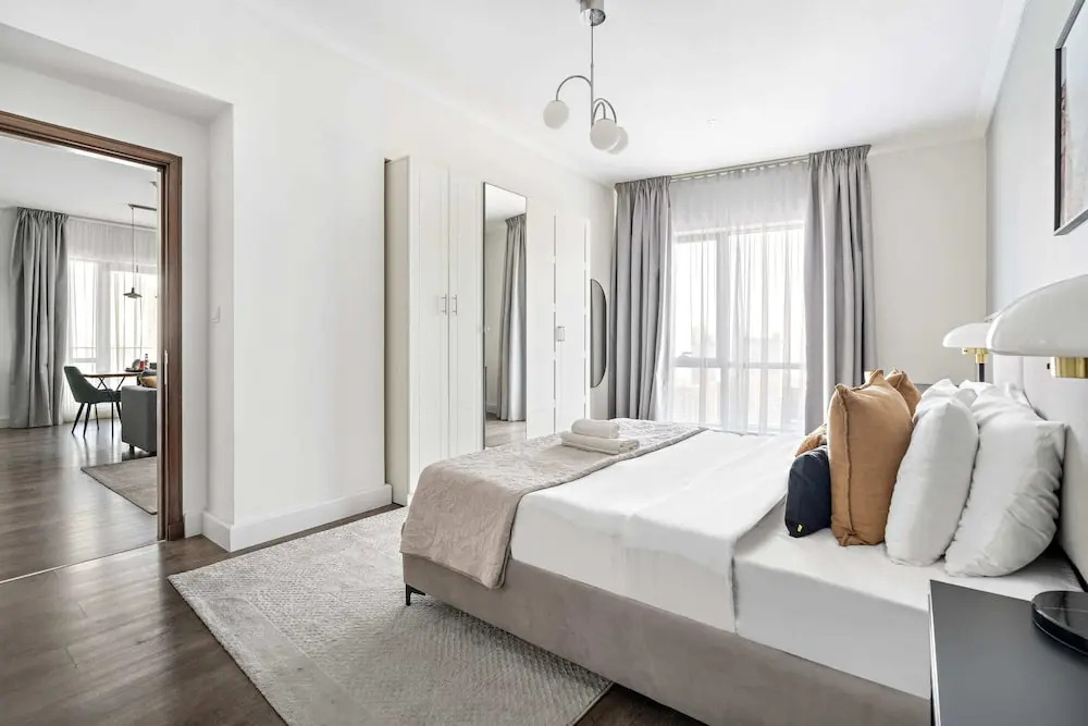 Vogue Vacation Homes, Business Bay Damac Maison Prive near Burj Khalifa and Dubai Mall, Studio Apartment with Canal and City View, Access to all Amenities